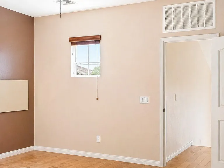 105 W Commerce Ct — Photo 14
