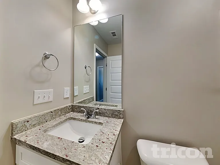 821 Crescent Way — Photo 16