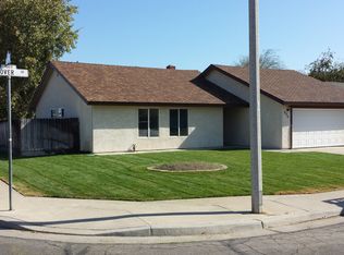 906 Clover Ln, Hanford, CA 93230