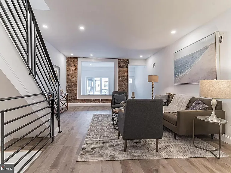 5612 Catharine St — Photo 3
