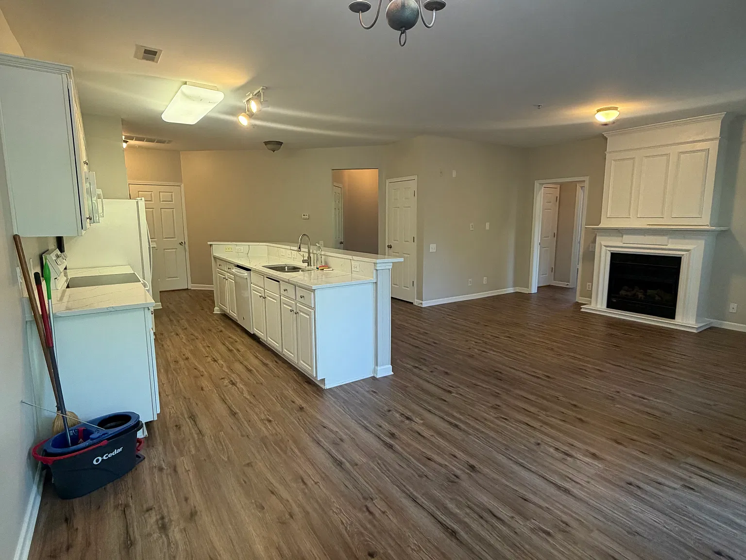 3 bed, 1294 sqft, $2,600 — Photo 4