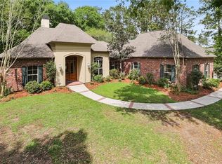 521 Pelican Ridge Dr, Madisonville, LA 70447