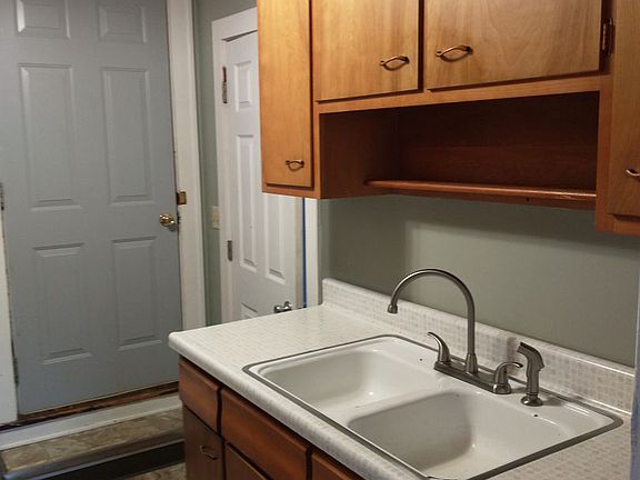 4th image of 106 7th Ave W APT 1
