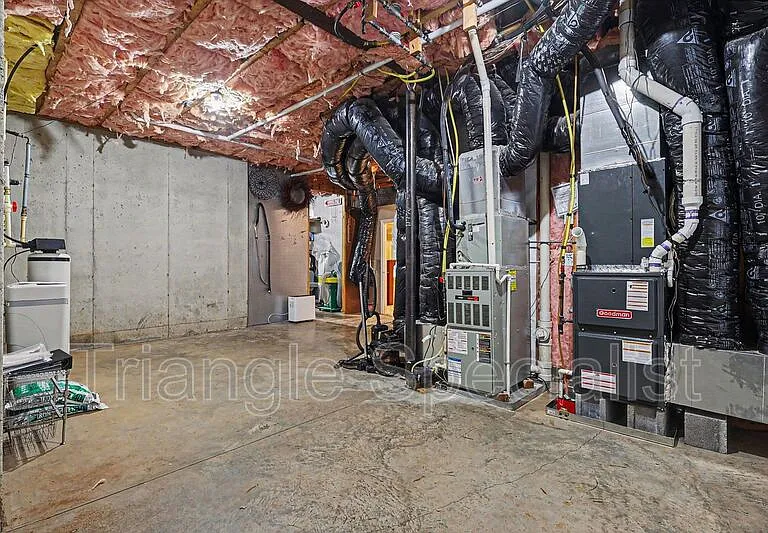 6121 Carlyle Dr — Photo 43