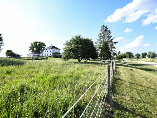 5862 Nugents Rd, Coggon, IA 52218