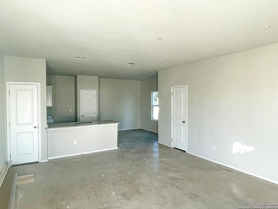 Building Photo 4