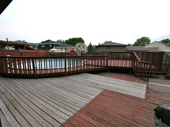 Rear Deck & Pool