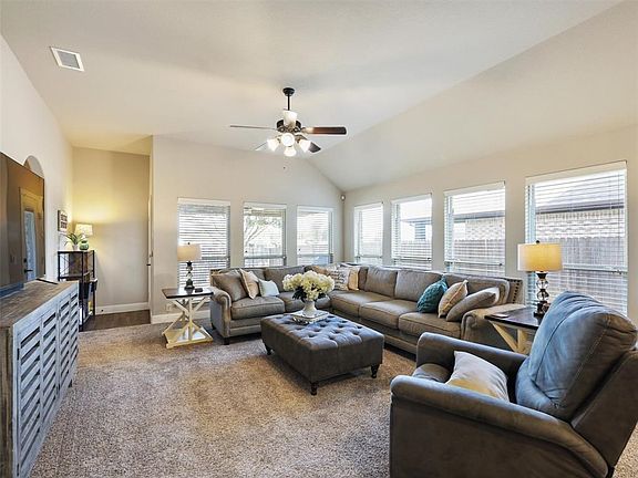 4th image of 548 Cottage Pl