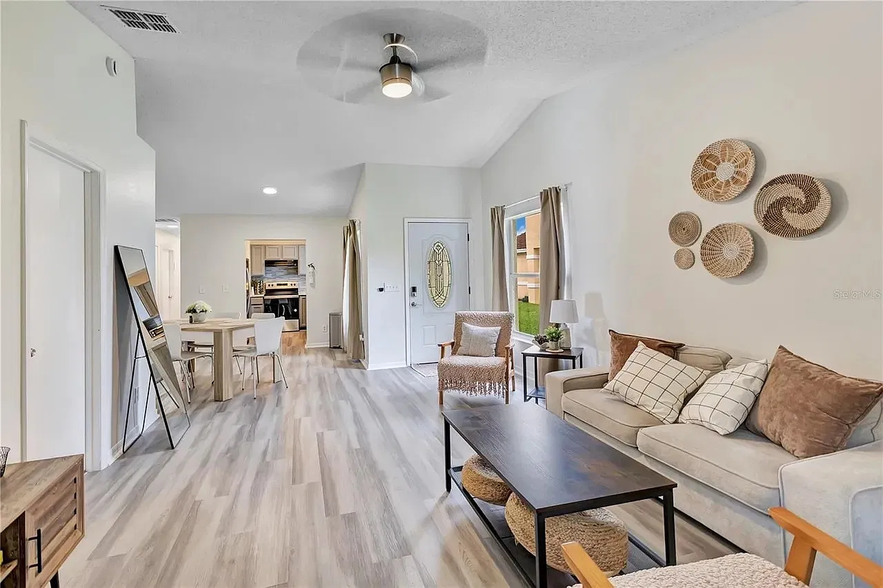 3 bed, 1102 sqft, $2,295 — Photo 3