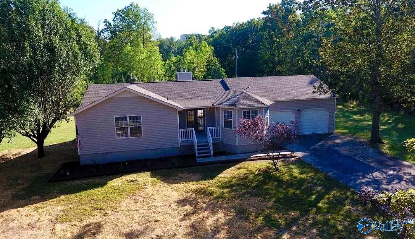 3 bed, 2.0 bath, 1660 sqft, $2,000 — Photo 1