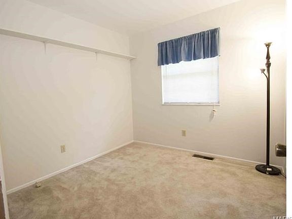 Front middle bedroom