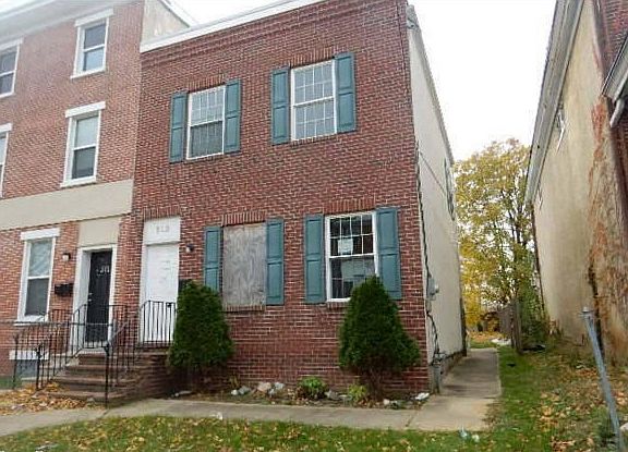 2nd image of 512 E 6th St