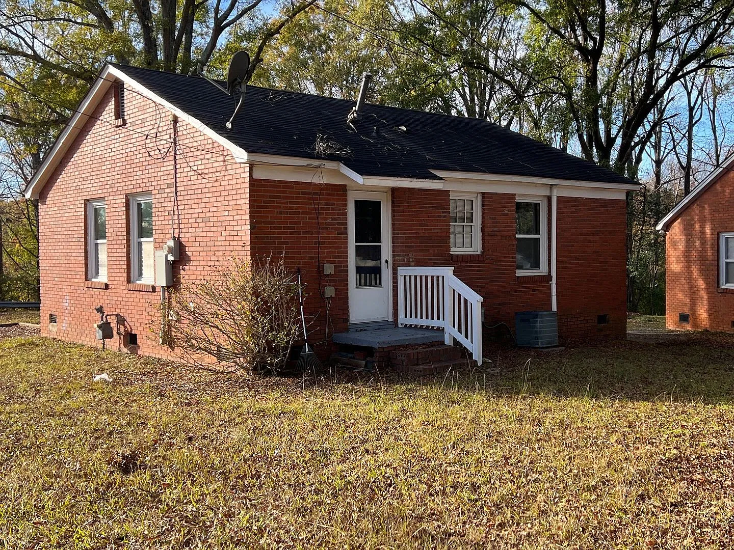 2 Bedroom House, minutes from Uptown in Grier Heights Neighborhood — Photo 3
