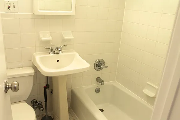 Rented by Urban Real Estate Inc | media 21