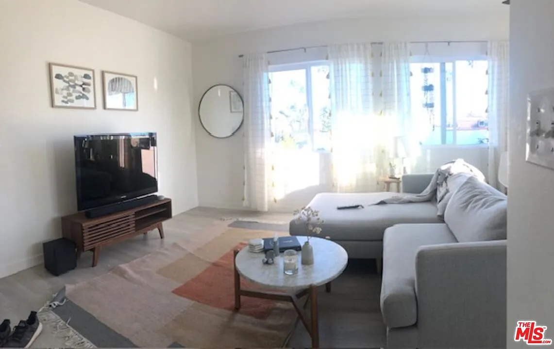 2 bed, 1.0 bath, $3,550 — Photo 2
