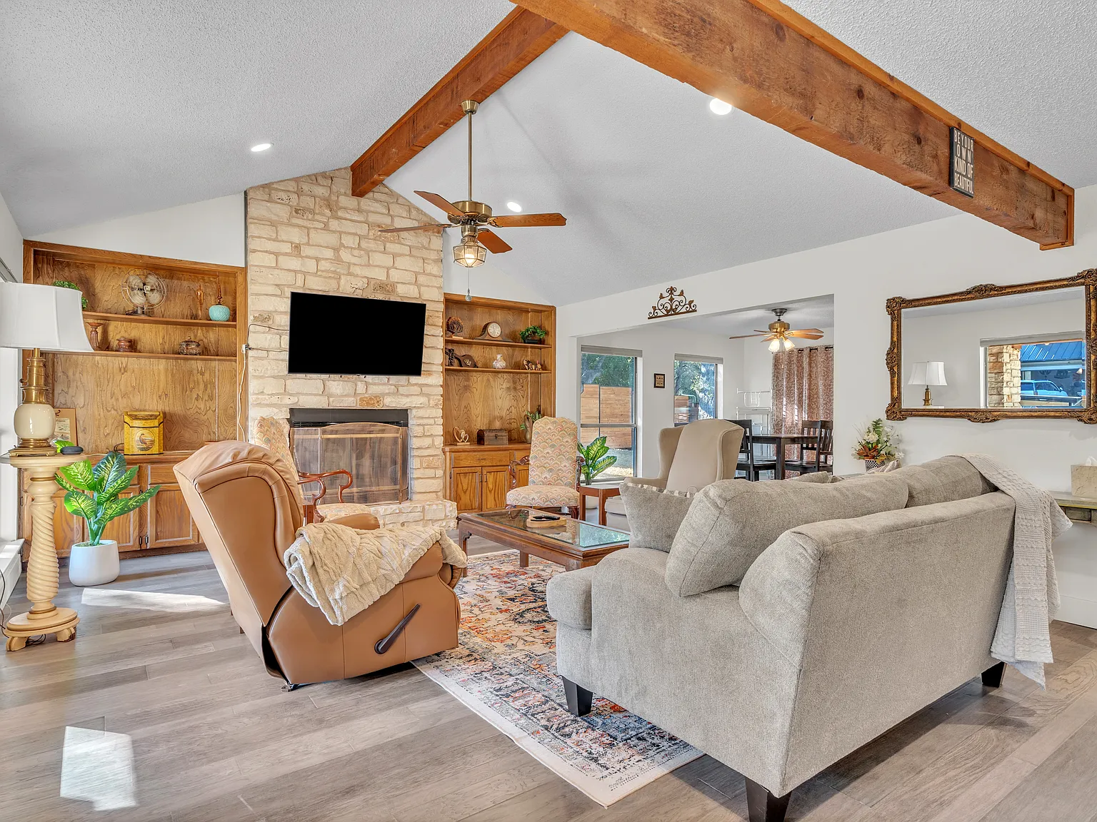 1022 Merlene Dr — Photo 2