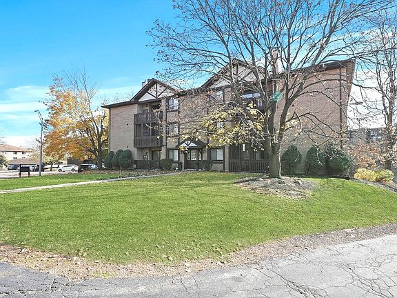 2nd image of 6015 Lakeside Pl APT G1
