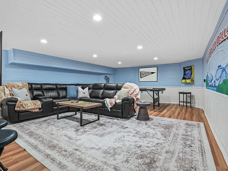 924 Capital St — Photo 42