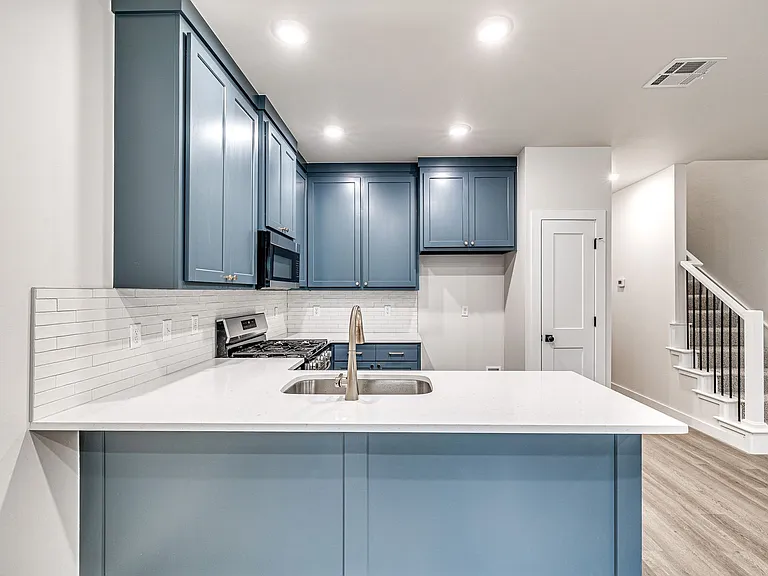 610 W 2nd St #100 — Photo 14