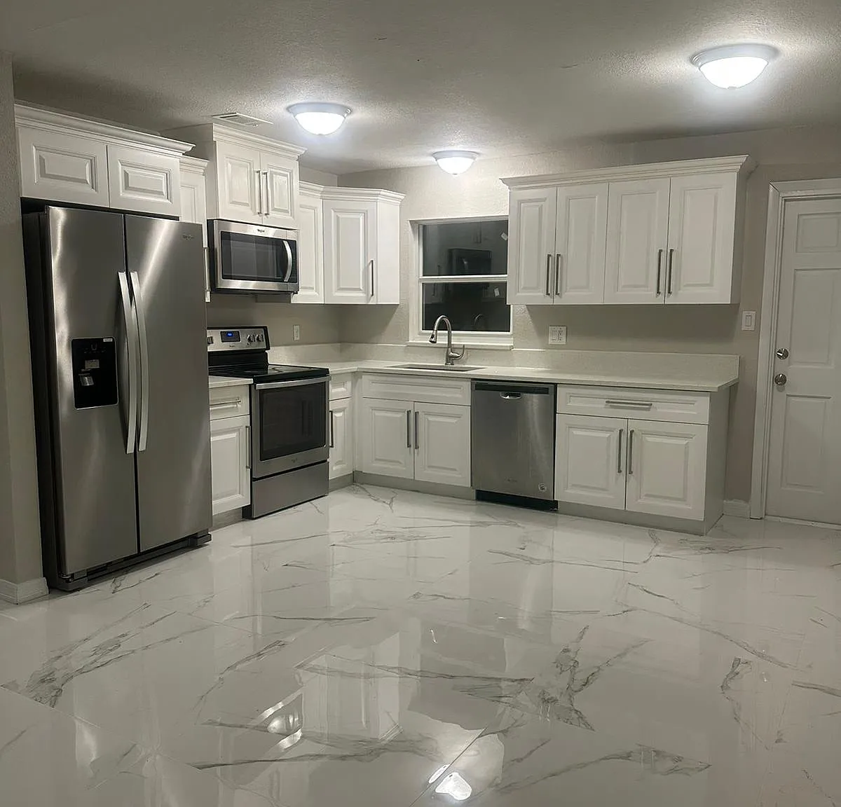 4 bed, 1412 sqft, $2,000 — Photo 3