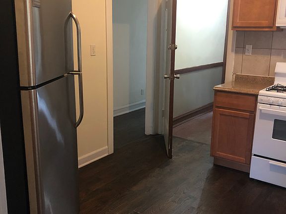 4th image of 8124 S Ingleside Ave #1