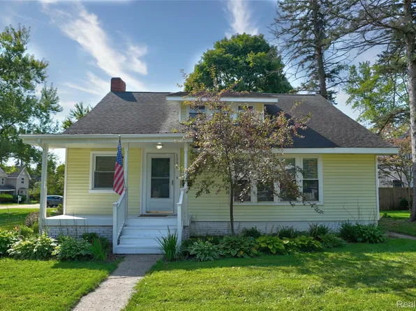1331 W Genesee St, Lapeer, MI 48446