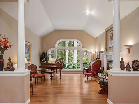 5th image of 509 33rd Ave NW