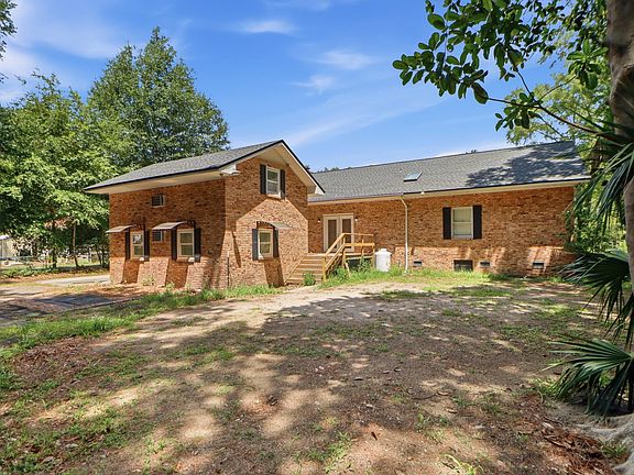 3rd image of 216 Wintergreen Rd