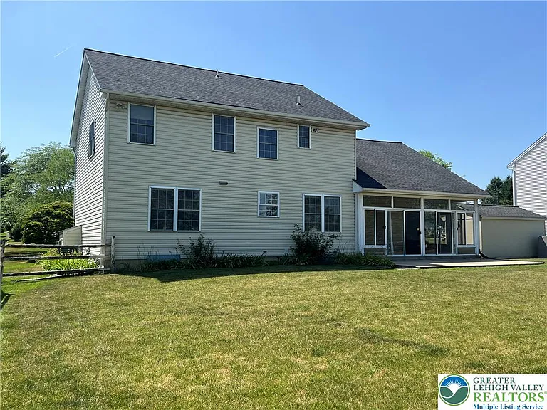 2593 Halleck Dr — Photo 40