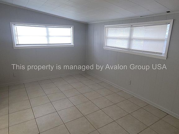 4th image of 275 Blairmore Blvd E
