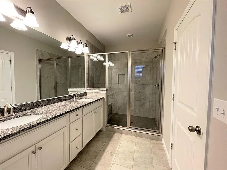 404 Caravelle Walk — Photo 14