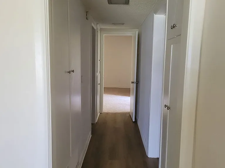 100 - Kimberly Apartments — Photo 9