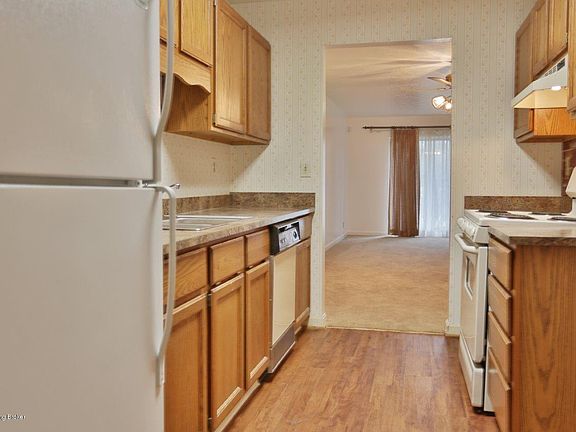4th image of 204 Donard Park Ave #204