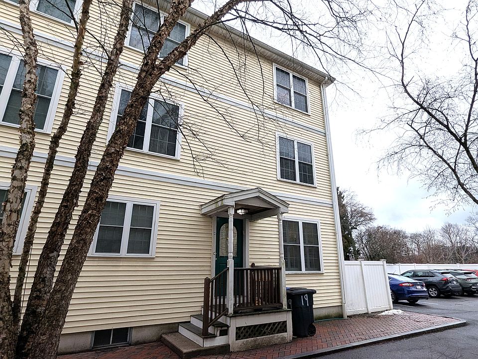 1st image of 19 Vineland St #19