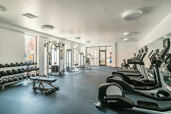 Rented by Lisa Management | media 35