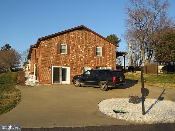 2nd image of 210 Chestnut Dr