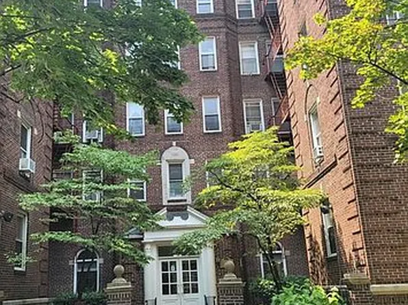 34-44 82nd St #1B, Jackson Heights, NY 11372