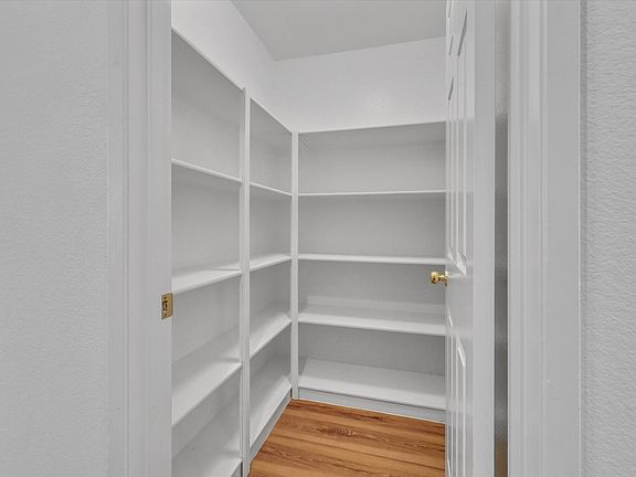 4th image of 11101 Boren Ave