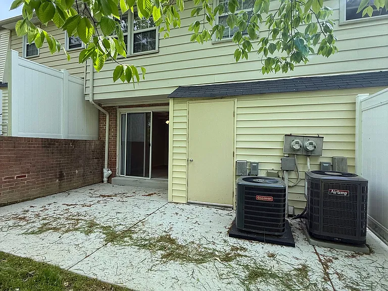 Longview — Photo 107