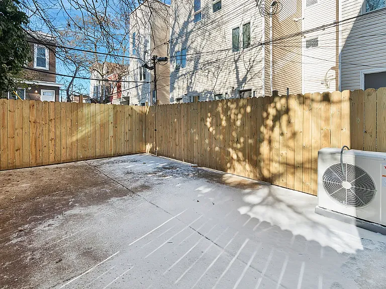 5530 Boyer St #B21 — Photo 10
