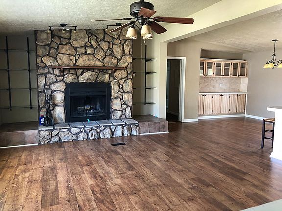 2nd image of 402 Higgs Dr