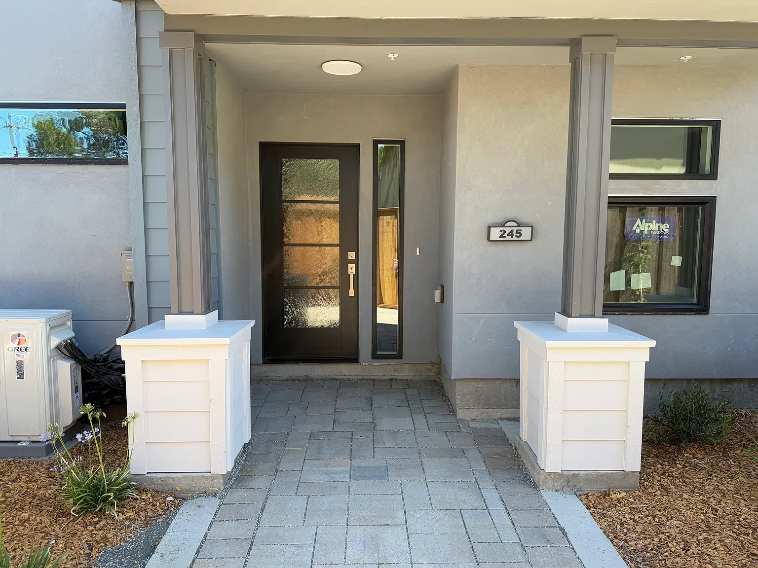 3 bed, 2265 sqft, $8,200 — Photo 2