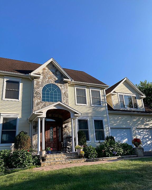 Beautiful, classic Colonial