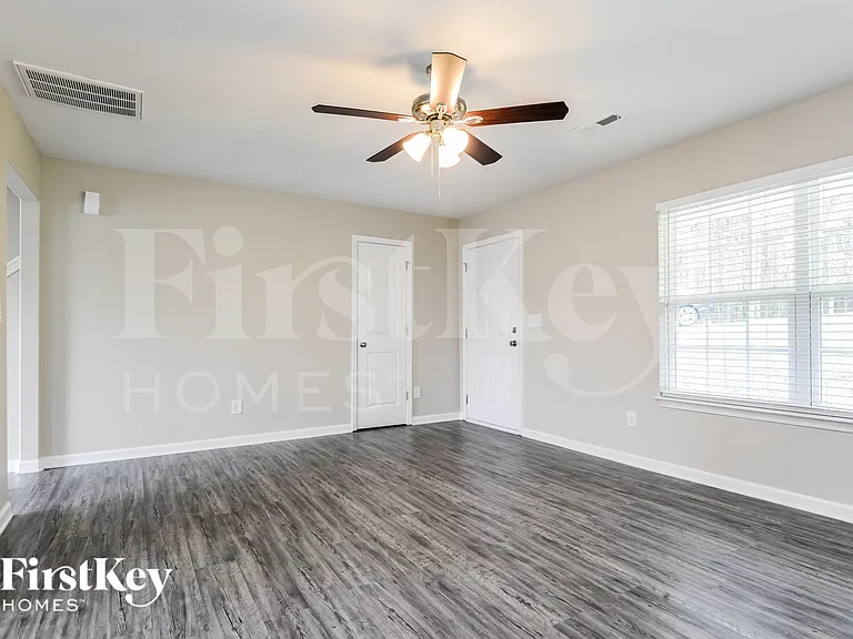 910 Park Rd — Photo 4