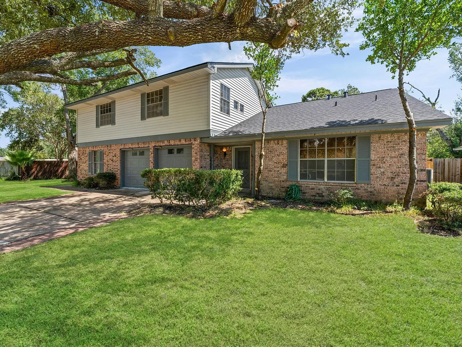 4 bed, 2.0 bath, 3100 sqft, $2,600 — Photo 2