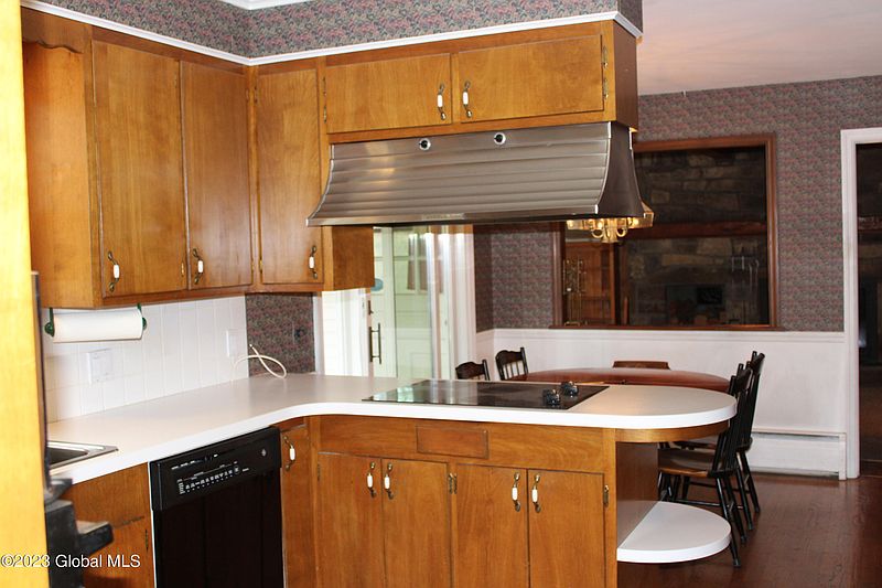 4th image of 12 Macaffer Drive