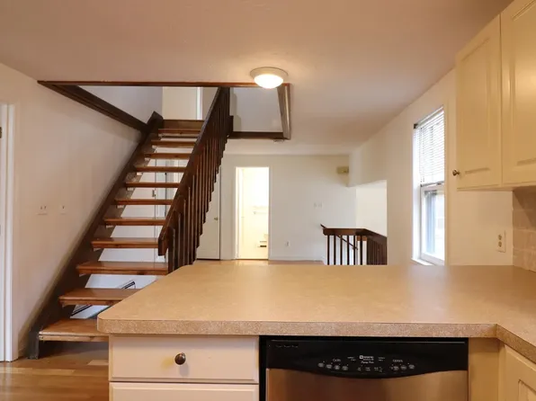 18 Eliot St #B, Chestnut Hill, MA 02467