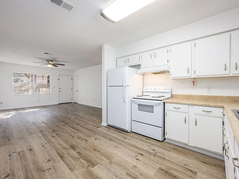 1013 Holton Ave #2 — Photo 10