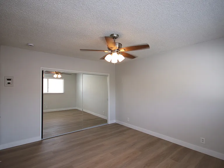 2505 W Grand Ave #F — Photo 13