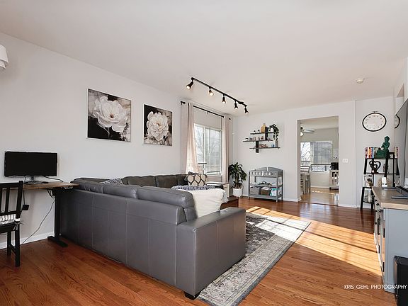 3rd image of 451 W Waterbury Dr